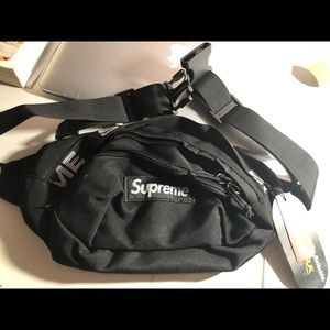 Supreme ss18 waist bag.